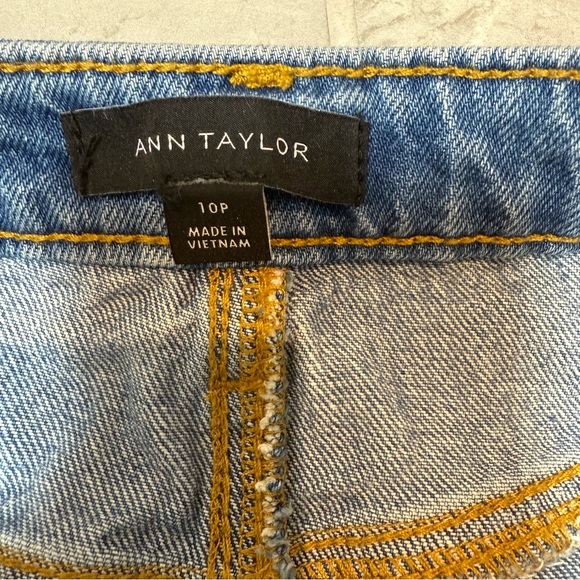 Ann Taylor Light Wash Denim Pencil Skirt RN#77379 Style#831531 - Picture 9 of 10